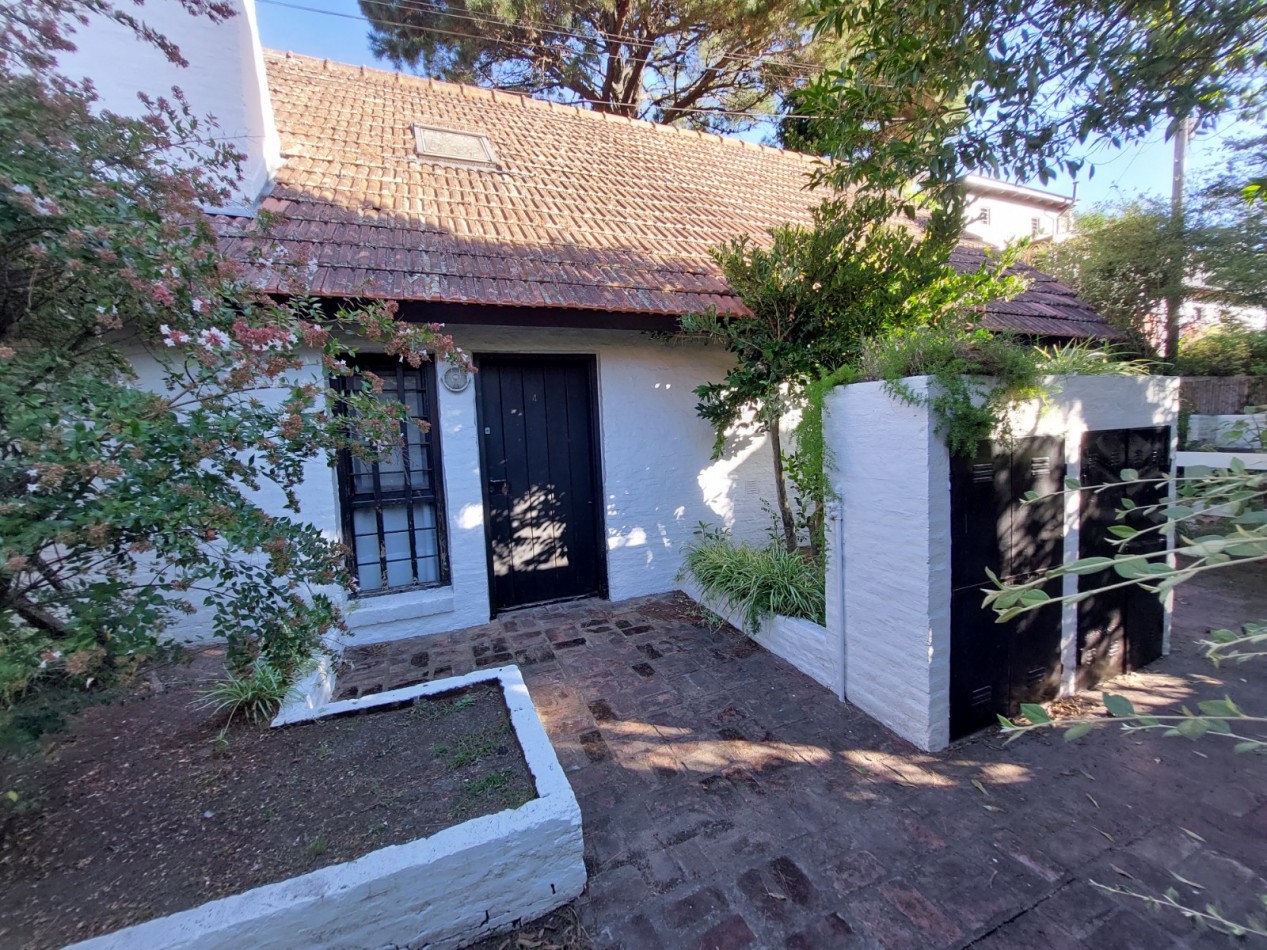 DUPLEX  2 Amb. 2 Baños  Jardin Parrilla Cochera Fija Cubierta