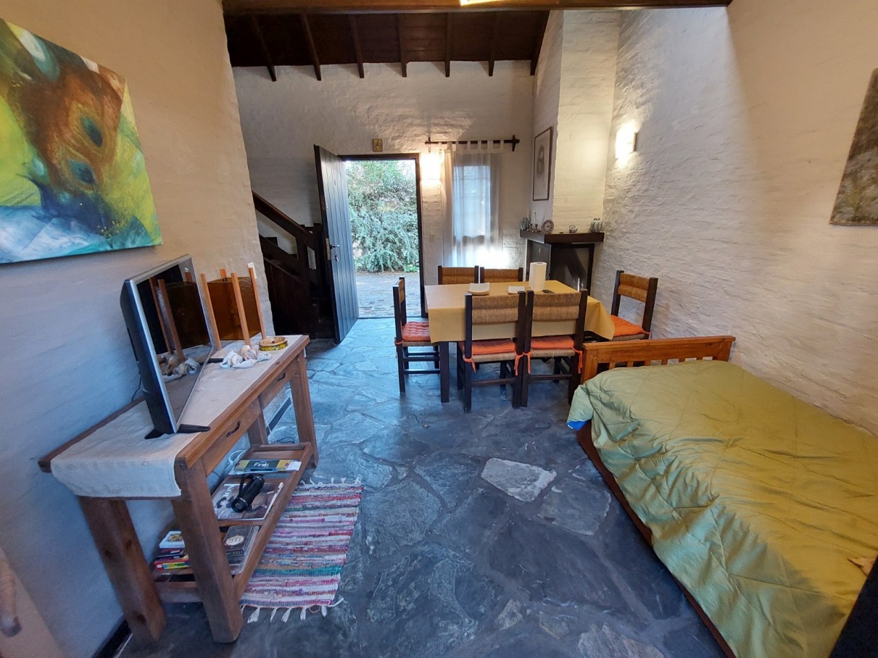 DUPLEX  2 Amb. 2 Baños  Jardin Parrilla Cochera Fija Cubierta