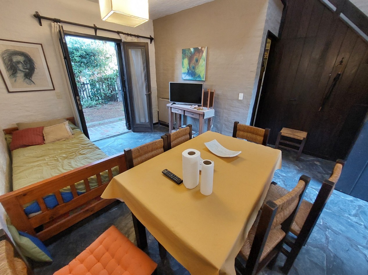 DUPLEX  2 Amb. 2 Baños  Jardin Parrilla Cochera Fija Cubierta