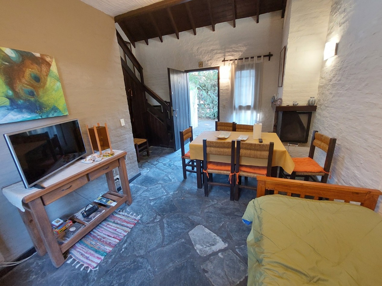 DUPLEX  2 Amb. 2 Baños  Jardin Parrilla Cochera Fija Cubierta