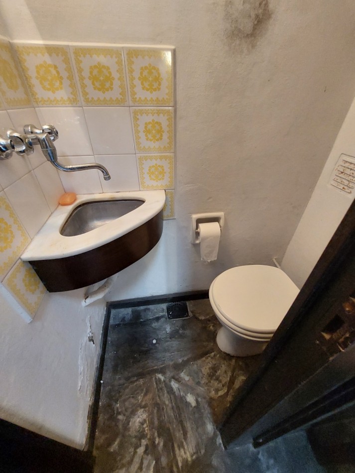 DUPLEX  2 Amb. 2 Baños  Jardin Parrilla Cochera Fija Cubierta