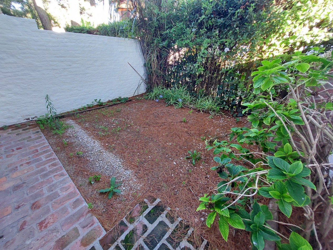 DUPLEX  2 Amb. 2 Baños  Jardin Parrilla Cochera Fija Cubierta