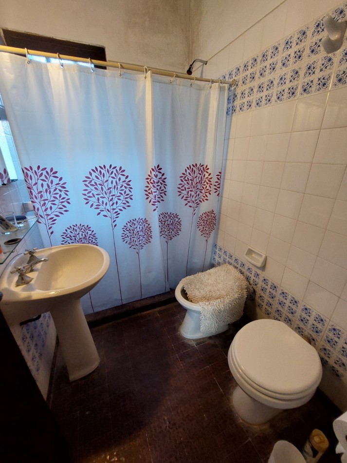 DUPLEX  2 Amb. 2 Baños  Jardin Parrilla Cochera Fija Cubierta