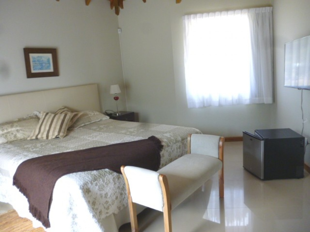 HERMOSA  casa de 4 dorm 3 baños jardin parrilla 