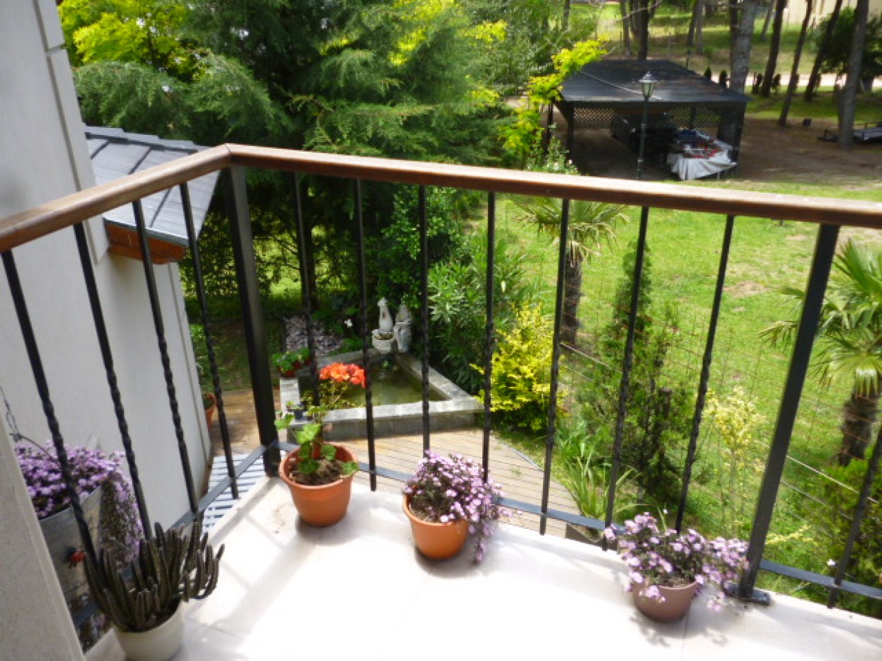HERMOSA  casa de 4 dorm 3 baños jardin parrilla 