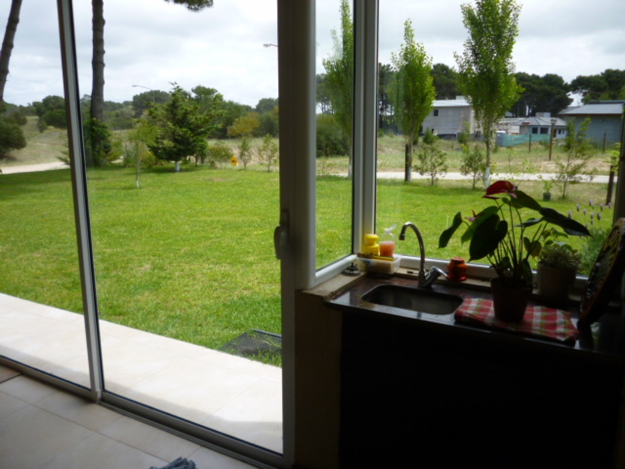 HERMOSA  casa de 4 dorm 3 baños jardin parrilla 