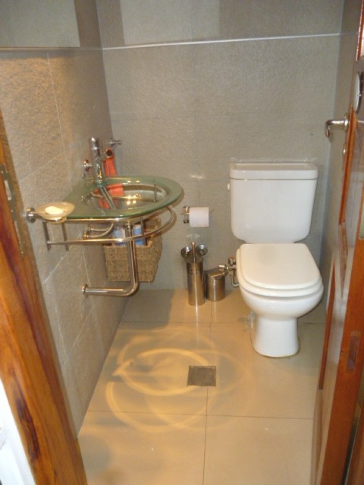 HERMOSA  casa de 4 dorm 3 baños jardin parrilla 