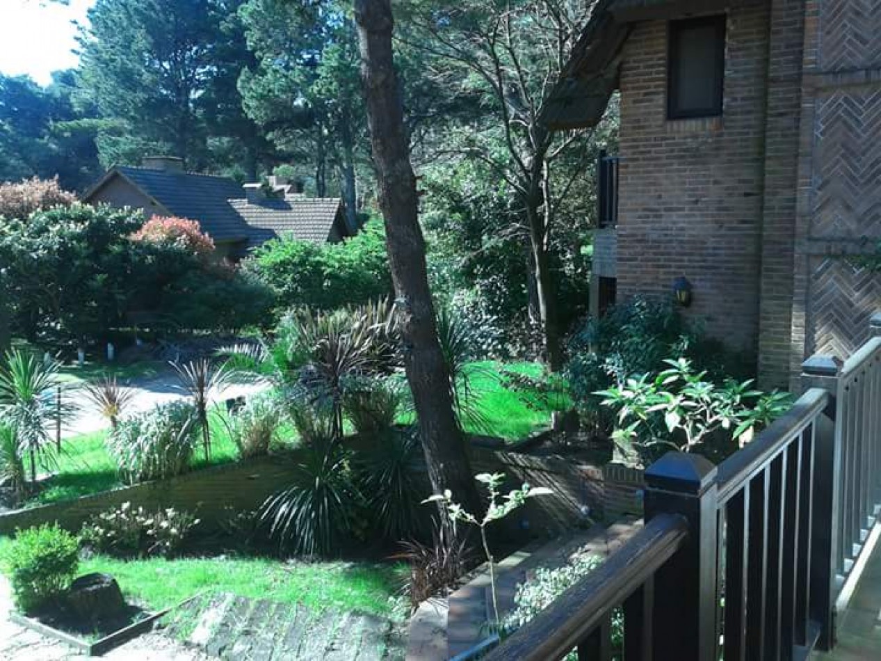 Espectacular Casa de 4 dormitorios 3 Baños Quincho cubierto Cochera para 3 autos