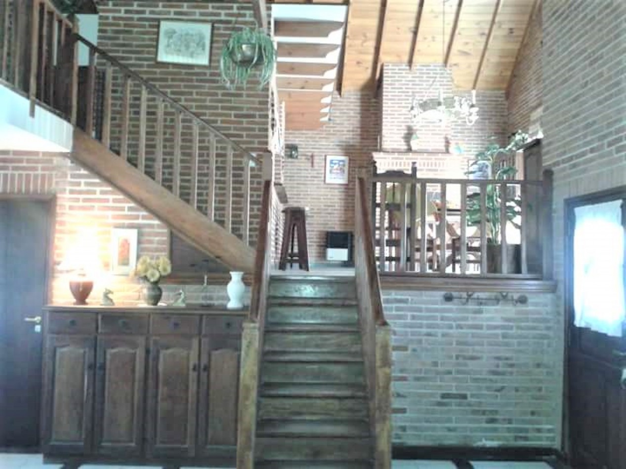 Espectacular Casa de 4 dormitorios 3 Baños Quincho cubierto Cochera para 3 autos