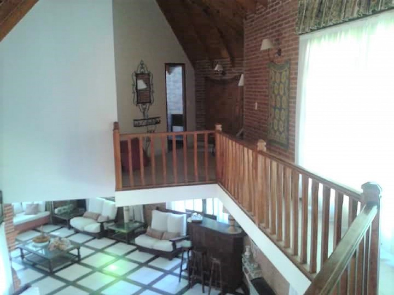 Espectacular Casa de 4 dormitorios 3 Baños Quincho cubierto Cochera para 3 autos