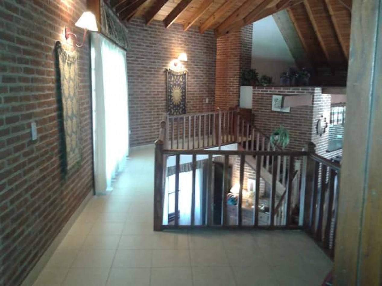 Espectacular Casa de 4 dormitorios 3 Baños Quincho cubierto Cochera para 3 autos