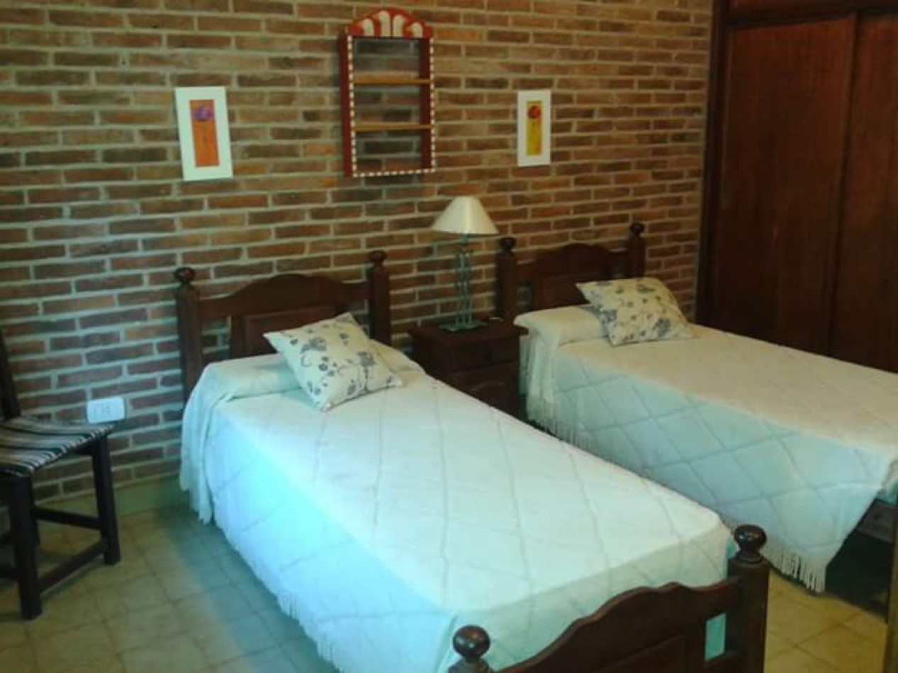 Espectacular Casa de 4 dormitorios 3 Baños Quincho cubierto Cochera para 3 autos