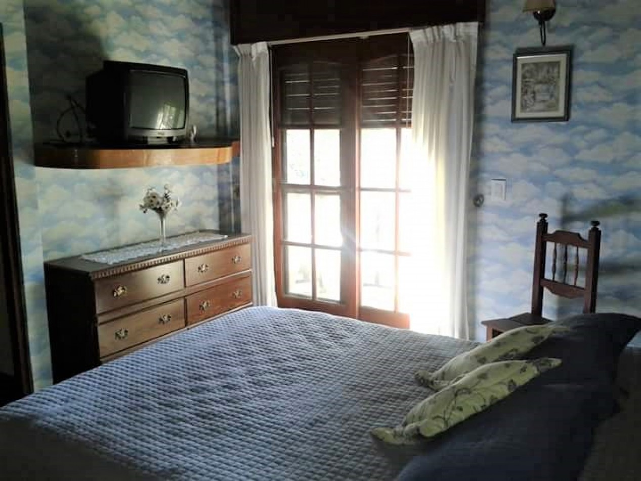 Espectacular Casa de 4 dormitorios 3 Baños Quincho cubierto Cochera para 3 autos