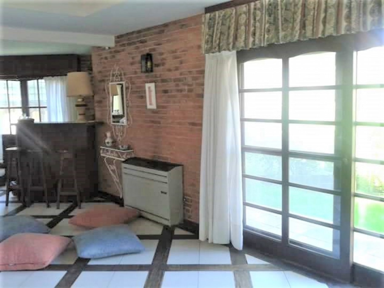 Espectacular Casa de 4 dormitorios 3 Baños Quincho cubierto Cochera para 3 autos