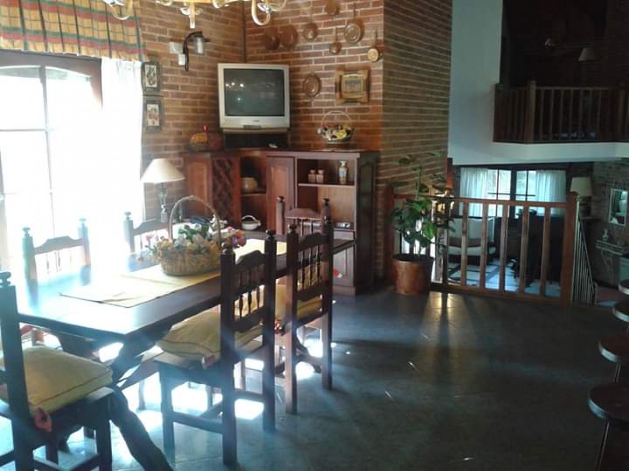 Espectacular Casa de 4 dormitorios 3 Baños Quincho cubierto Cochera para 3 autos