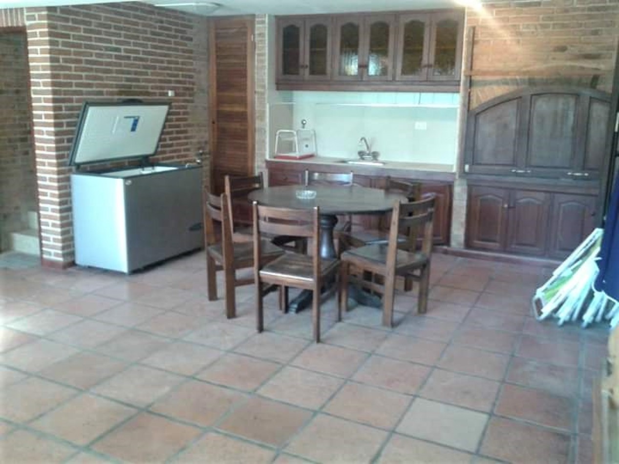 Espectacular Casa de 4 dormitorios 3 Baños Quincho cubierto Cochera para 3 autos