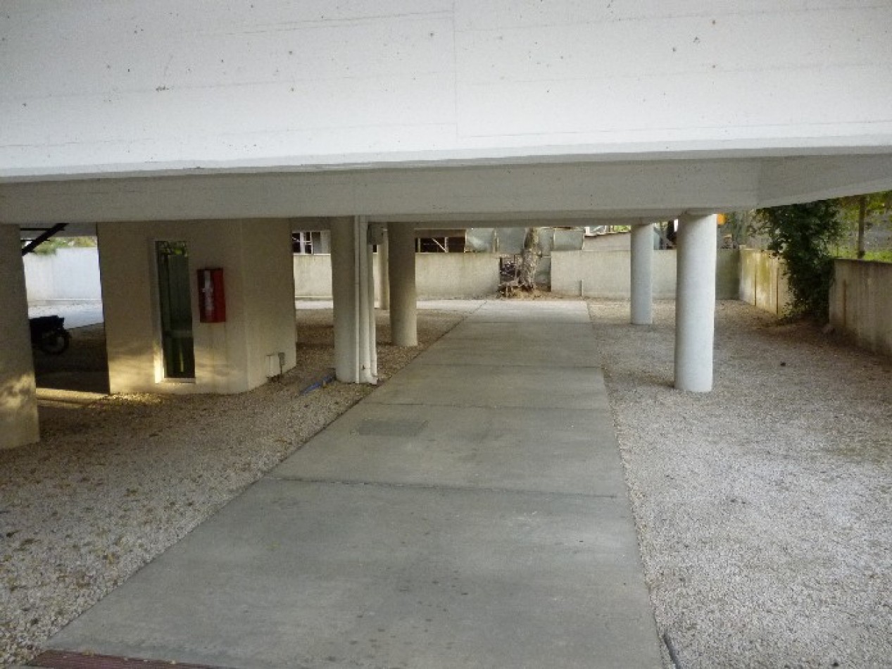 2 Ambientes a 1 del centro  con cochera fija