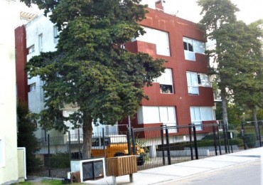 2 Ambientes a 1 del centro  con cochera fija